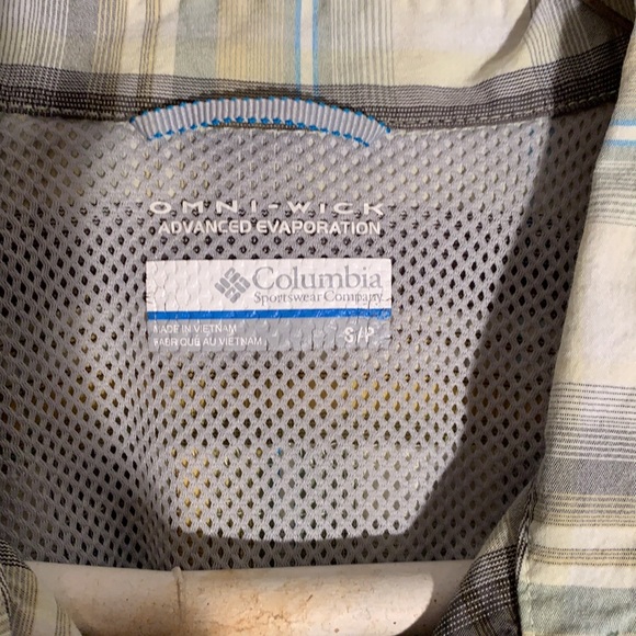 Men’s Columbia Omni wick button down men’s size S/P. - Picture 2 of 3